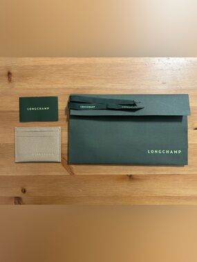 Longchamp Le Foulonné Leather Cardholder / card case in Biscuit and gift wrap